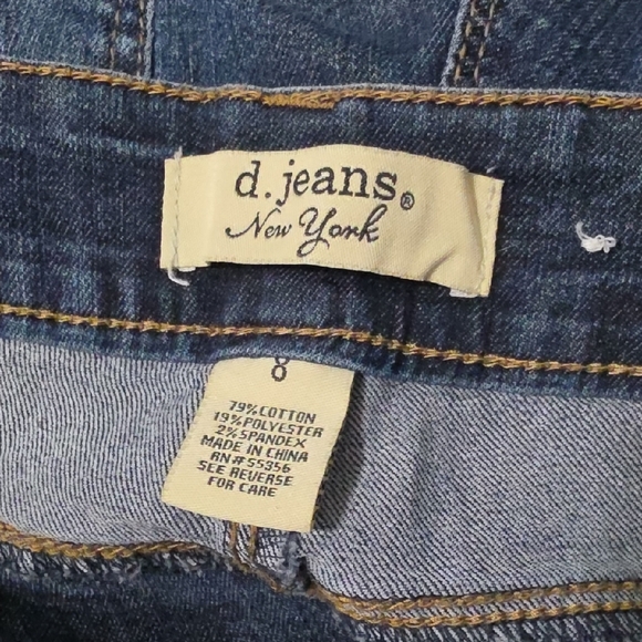 d. jeans Mid Wash Blue Denim Shorts - Picture 3 of 3